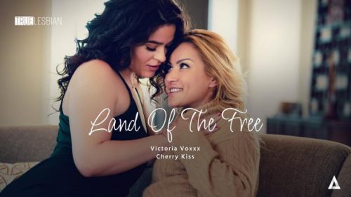 Land Of The Free – Victoria Voxxx & Cherry Kiss