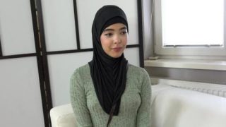 Babe in hijab really needs a job – Kubera Fortuna