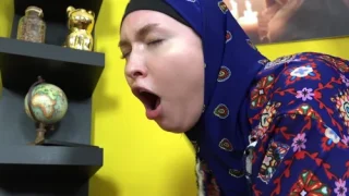 Horny guy really wants to fuck a woman in hijab – Noi Feja
